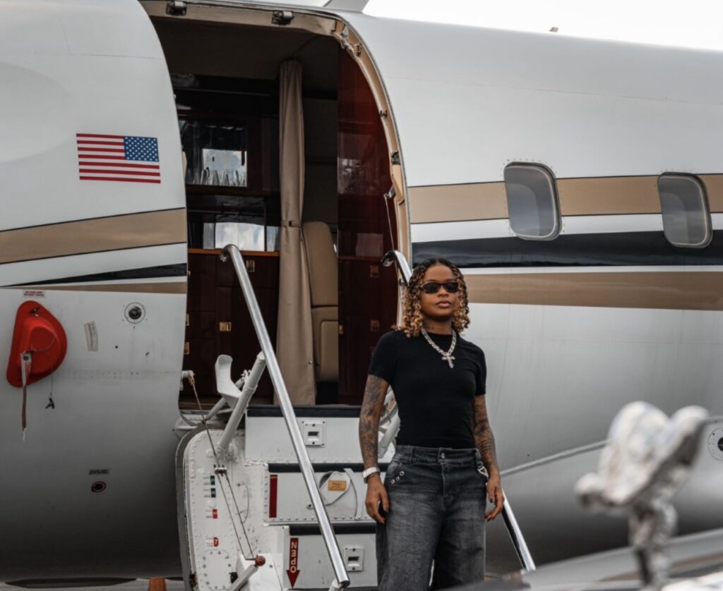 Mc Dricka Desembarca Em Miami Para Gravação Internacional MC Dricka desembarca em Miami para gravação internacional