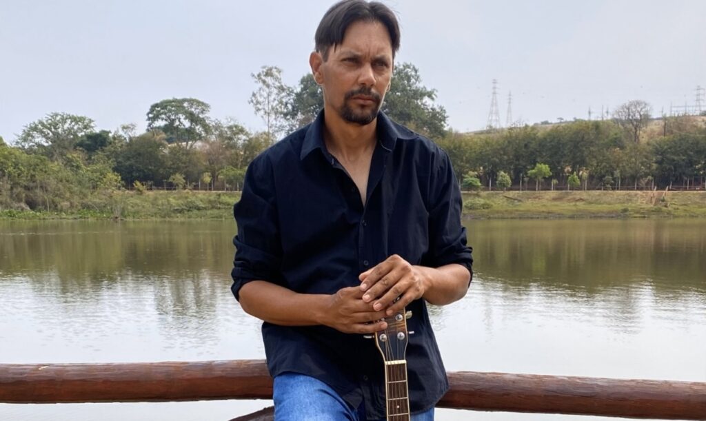 De Vigilante Noturno A Cantor: A Inspiração De Tiago Fernandes E Sua Jornada Musical De Fé E Perseverança De Vigilante Noturno a Cantor: A Inspiração de Tiago Fernandes e Sua Jornada Musical de Fé e Perseverança