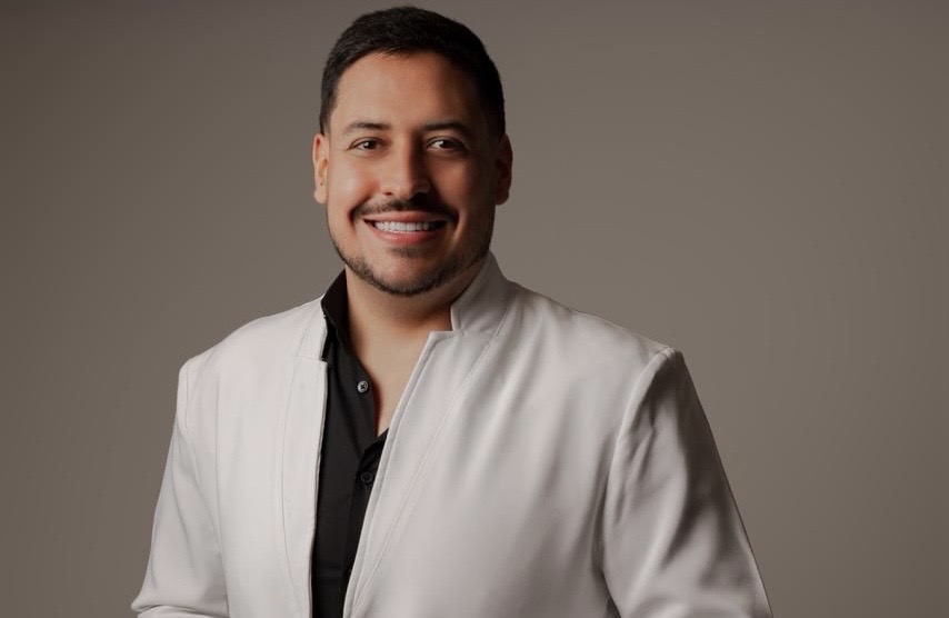 Lentes De Contato Em Porcelana: A Revolução Estética Que Transforma Sorrisos Com Leveza E Naturalidade – Dr Rafael Rios e1678a39 0f6a 49d5 8fdb e1ae26376473
