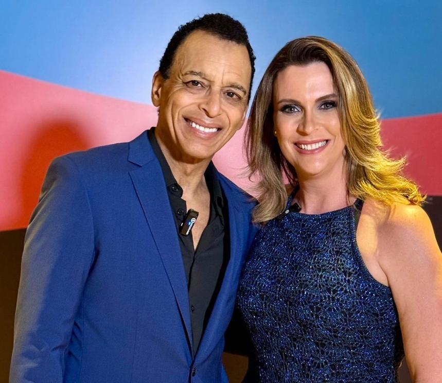 Dani Stolai Entrevista Jon Secada Em Miami Para O Programa All Inclusive Dani Stolai entrevista Jon Secada em Miami para o programa All Inclusive