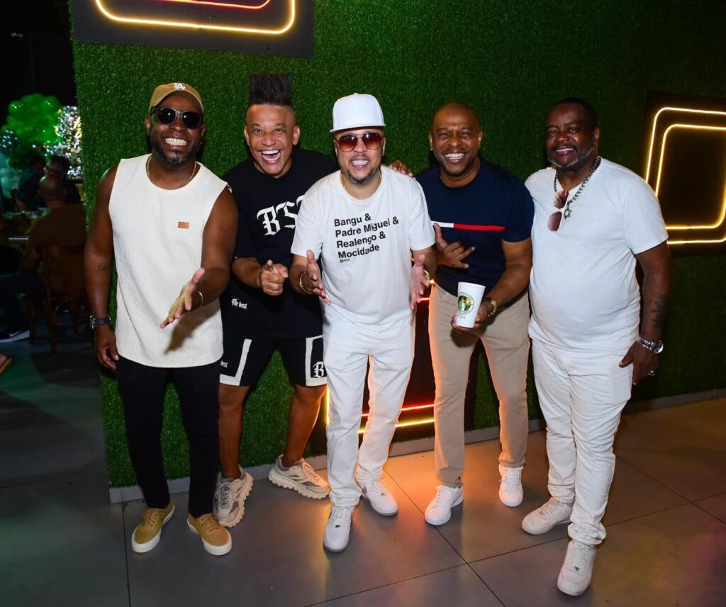 Andrezinho Do Molejo Comemora 54 Anos Ao Lado De Amigos Famosos E Ganha Noite De Samba Inesquecível 3 e662a6fe ac5a 49b5 9ee1 957b8b67a996 1