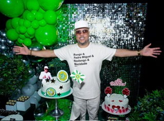 Andrezinho Do Molejo Comemora 54 Anos Ao Lado De Amigos Famosos E Ganha Noite De Samba Inesquecível 5 ecead92b af17 4864 834a 6400293672c1