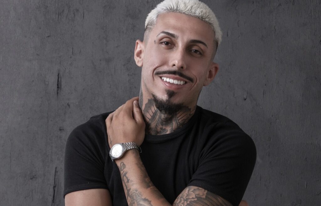 Vittor Alves: A Estrada Para O Reconhecimento Musical Vittor Alves: A Estrada para o Reconhecimento Musical