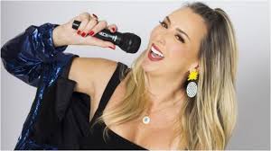 Sill Esteves Apresenta Show De Stand Up Comedy Em Santos transferir