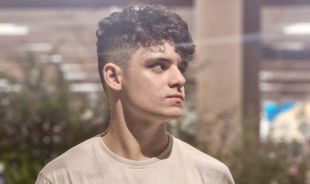 A Melodia da Vida: A Trajetória Musical de Emanuel Moreira