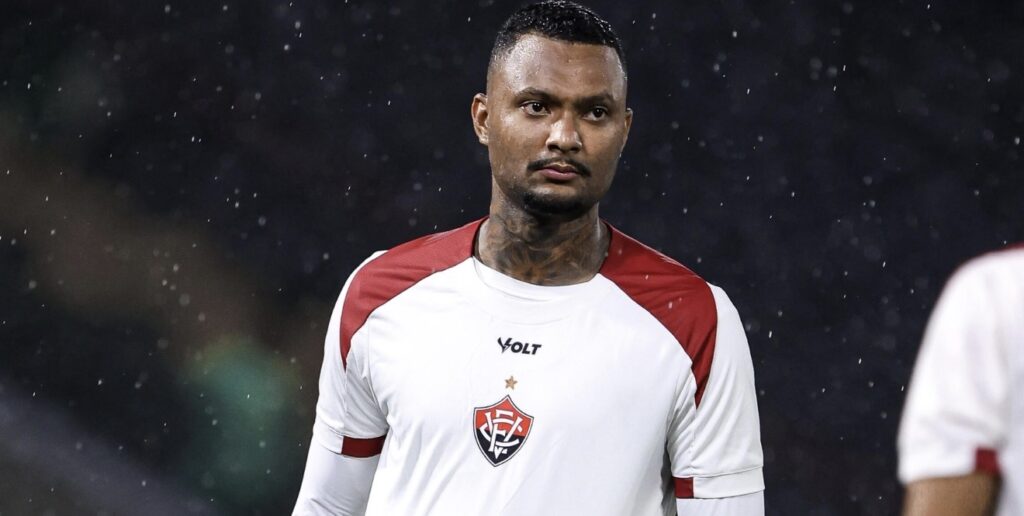 Jogador Do Vitória, Luan Cândido Acompanha Enchentes Em Ubá E Intensifica Mobilização Solidária Jogador do Vitória, Luan Cândido acompanha enchentes em Ubá e intensifica mobilização solidária