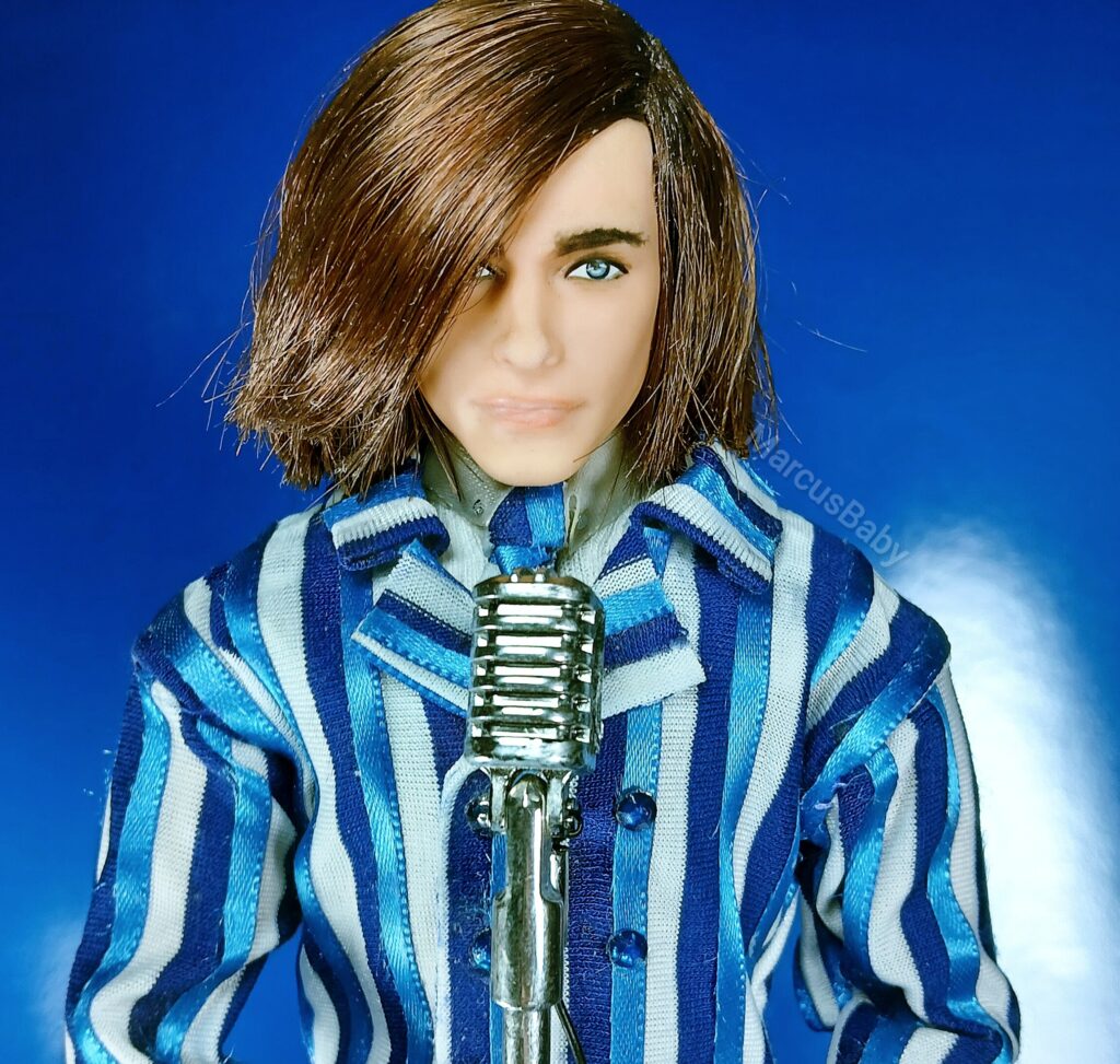 Ronnie Von ganha boneco em sua versão dos anos 60