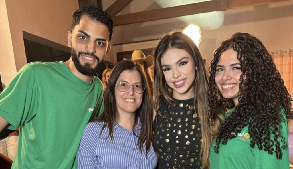 Venerato Pizzas Brilha Em Clipe Da Cantora Melody Na Mansão Som Star IMG 5772