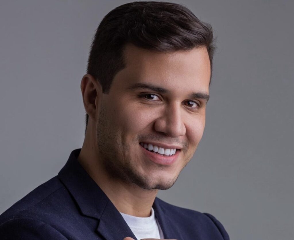 Dr. Pedro Cals Se Destaca Na Harmonização Facial Com Abordagem Focada Em Naturalidade E Equilíbrio Facial IMG 7320 1