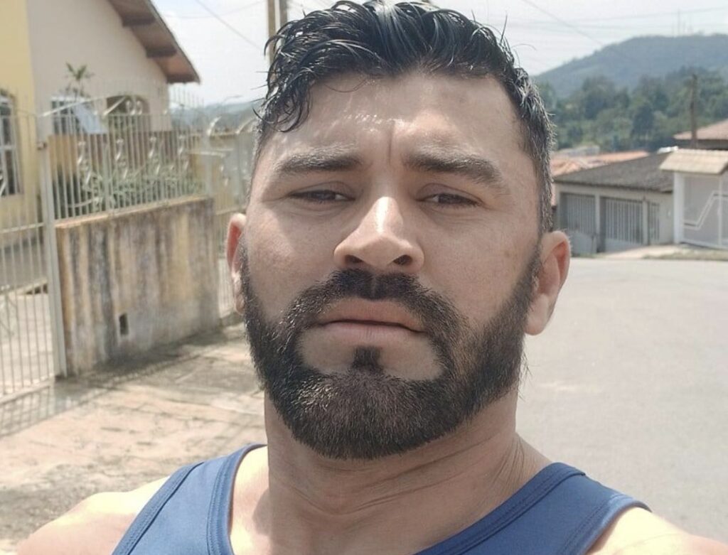 Oliver: Thiago De Oliveira Aposta Na Música E Nos Sonhos Para Conquistar Espaço No Cenário Artístico Brasileiro Oliver: Thiago de Oliveira aposta na música e nos sonhos para conquistar espaço no cenário artístico brasileiro